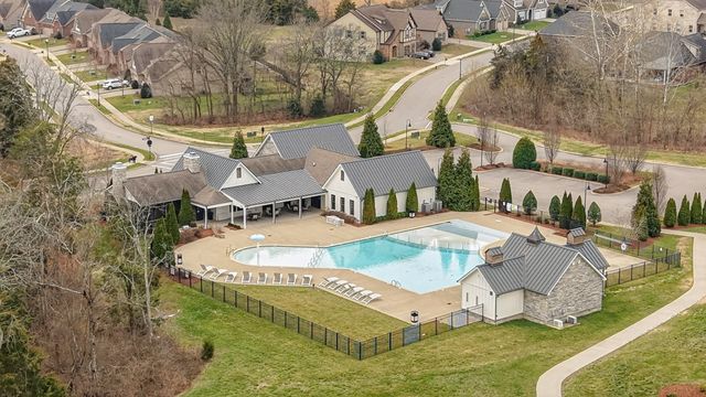 211 Hempstead Ct, Gallatin, TN 37066