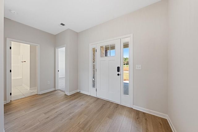 106 Beaver Creek Way, Lagrange, GA 30241