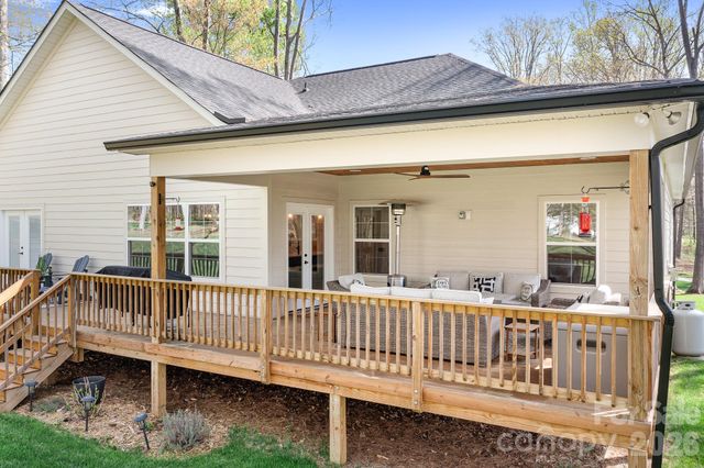 226 Carters Farm Drive, Statesville, NC 28625