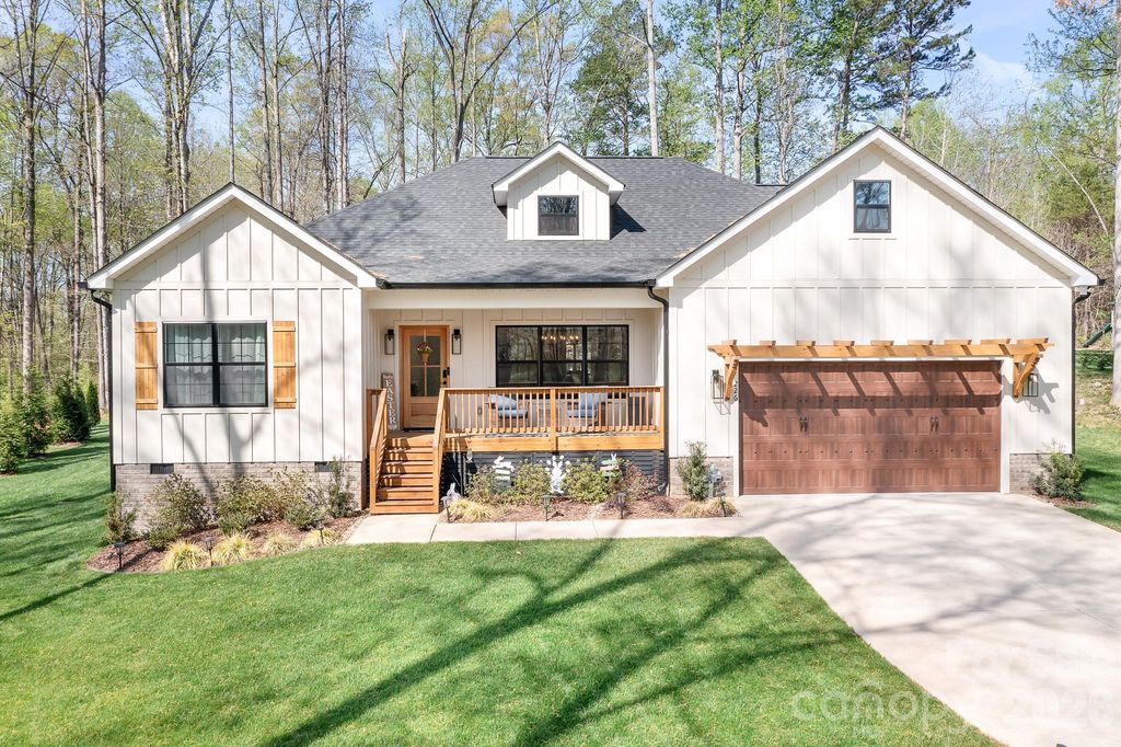 226 Carters Farm Drive, Statesville, NC 28625