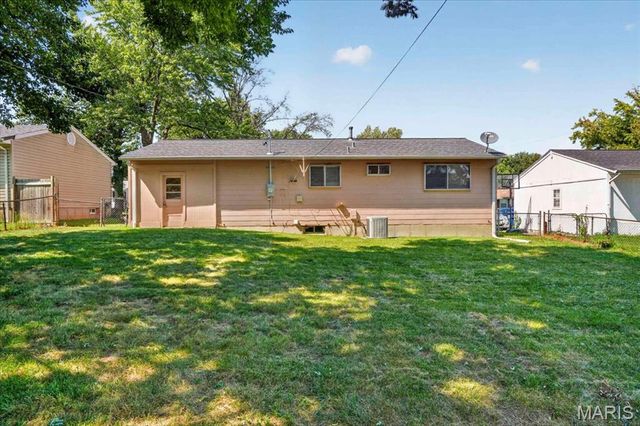 2428 Golfway Drive, St Charles, MO 63301