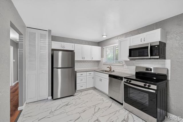 2428 Golfway Drive, St Charles, MO 63301