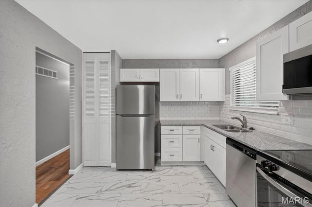 2428 Golfway Drive, St Charles, MO 63301