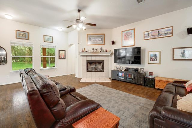 210 Buoy CIR, Georgetown, TX 78633