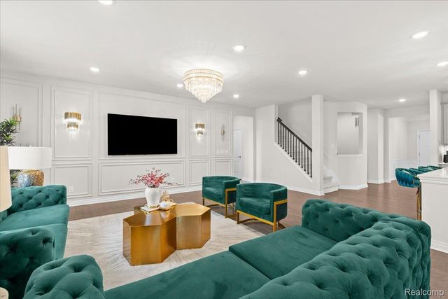 2882 Trillium Hills Drive, Commerce Charter Township, MI 48382