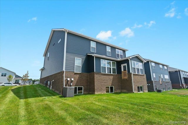 2882 Trillium Hills Drive, Commerce Charter Township, MI 48382
