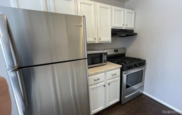 27595 Harrison Woods Lane, Harrison Charter Township, MI 48045