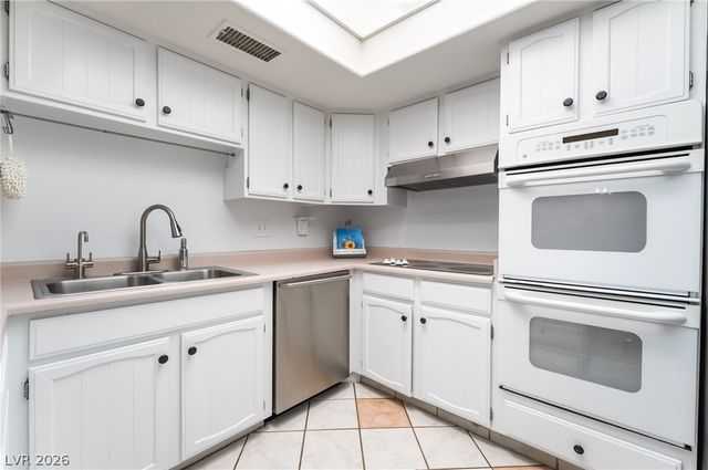 3483 Victory Avenue, Las Vegas, NV 89121