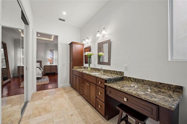 27153 Barefoot LN, Bonita Springs, FL 34135