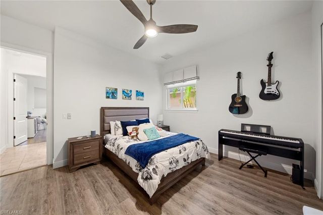 27153 Barefoot LN, Bonita Springs, FL 34135