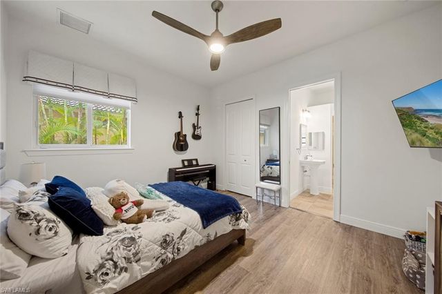 27153 Barefoot LN, Bonita Springs, FL 34135