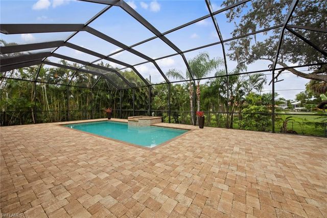 27153 Barefoot LN, Bonita Springs, FL 34135