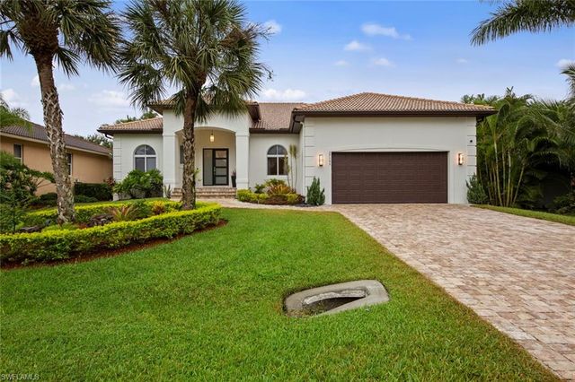 27153 Barefoot LN, Bonita Springs, FL 34135