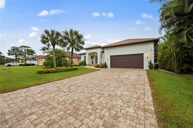 27153 Barefoot LN, Bonita Springs, FL 34135