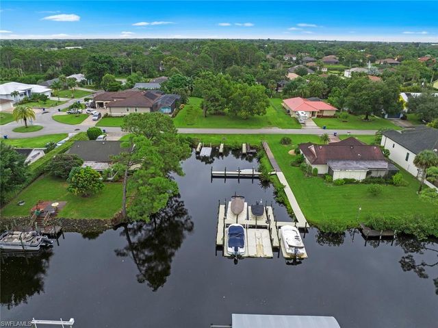 27153 Barefoot LN, Bonita Springs, FL 34135
