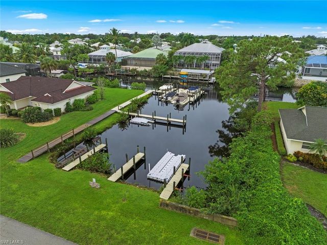 27153 Barefoot LN, Bonita Springs, FL 34135