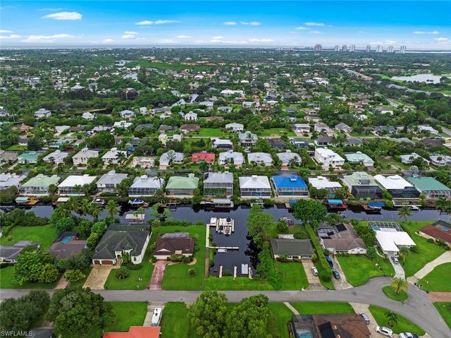 27153 Barefoot LN, Bonita Springs, FL 34135