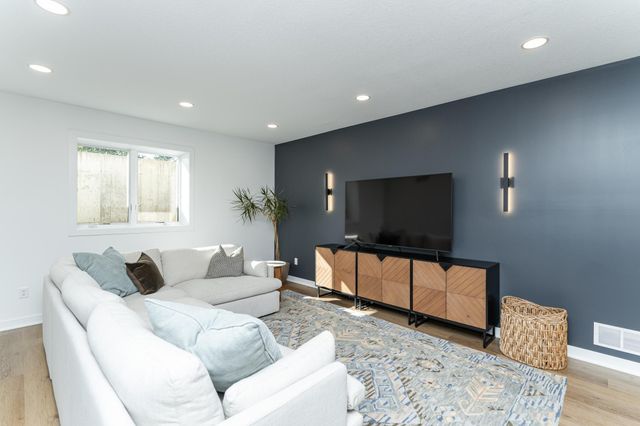 4080 Ironton Lane SW, Rochester, MN 55902