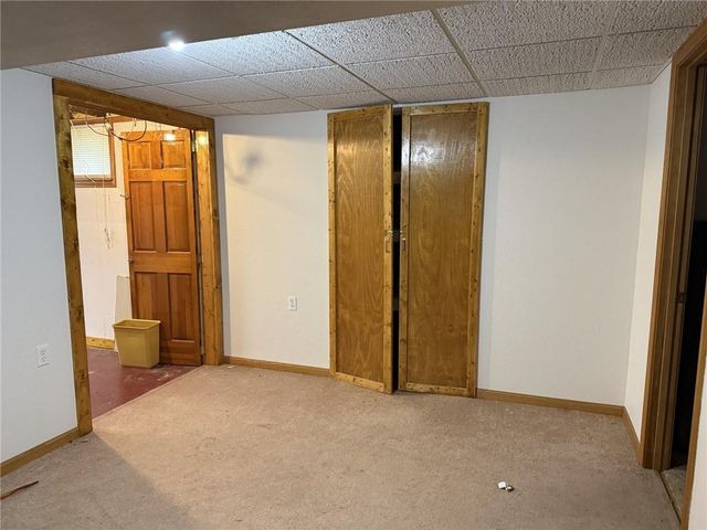 328 NE Greystone Drive, Lee's Summit, MO 64063