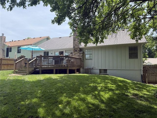 328 NE Greystone Drive, Lee's Summit, MO 64063