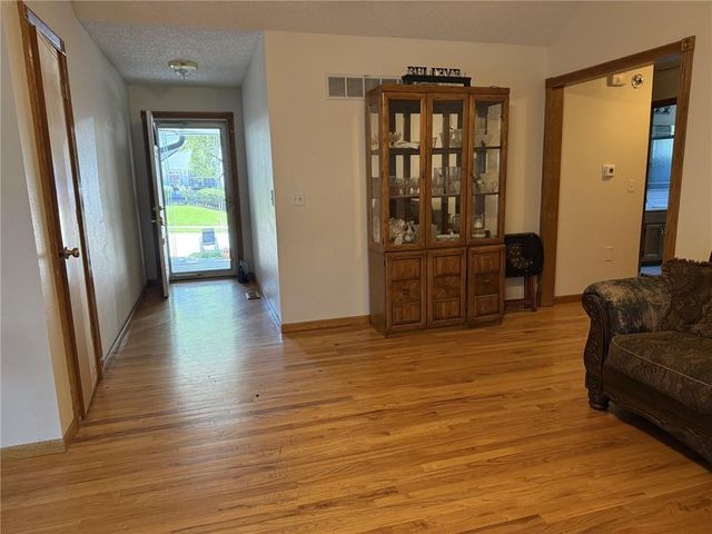 328 NE Greystone Drive, Lee's Summit, MO 64063