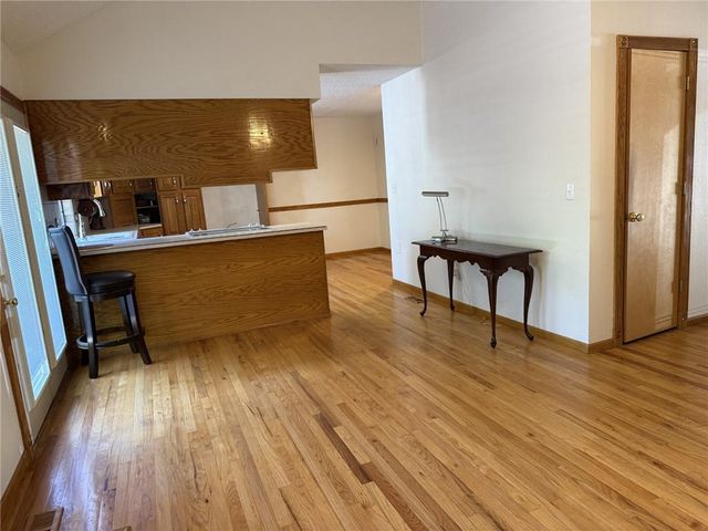 328 NE Greystone Drive, Lee's Summit, MO 64063