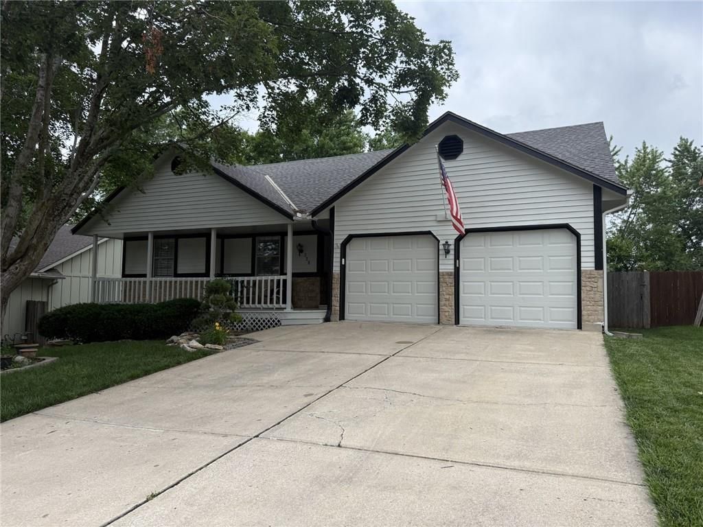 328 NE Greystone Drive, Lee's Summit, MO 64063