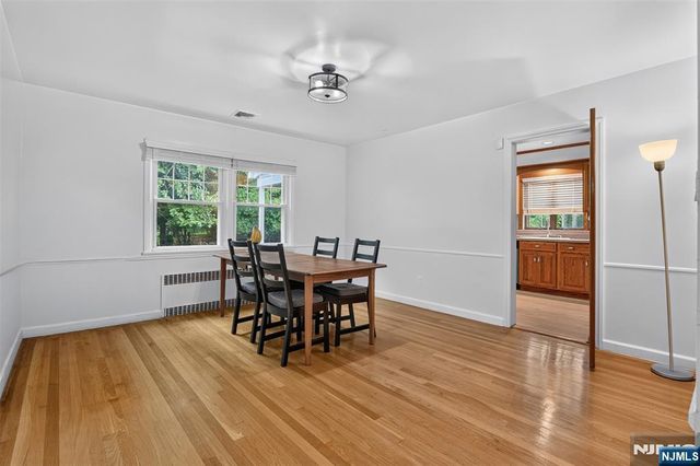 7 Glenwood Avenue, Leonia, NJ 07605