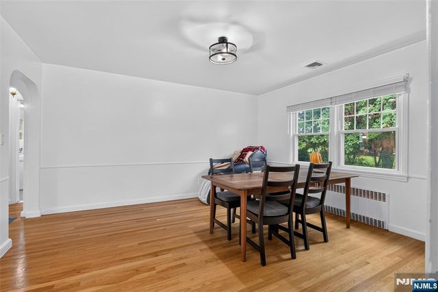 7 Glenwood Avenue, Leonia, NJ 07605