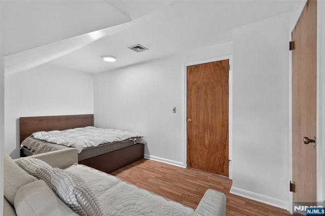 7 Glenwood Avenue, Leonia, NJ 07605