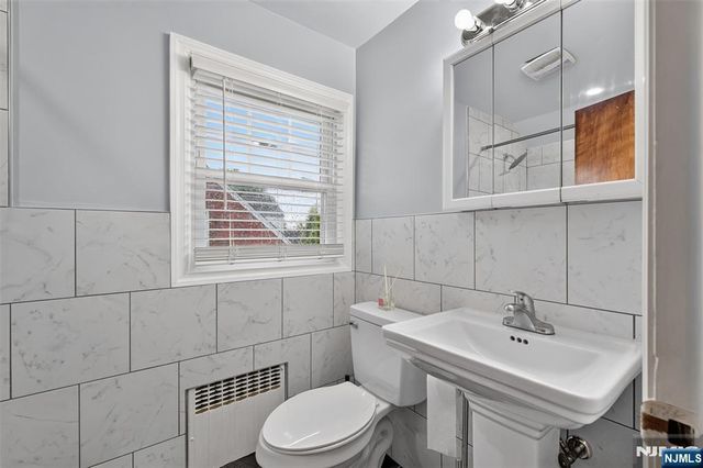 7 Glenwood Avenue, Leonia, NJ 07605