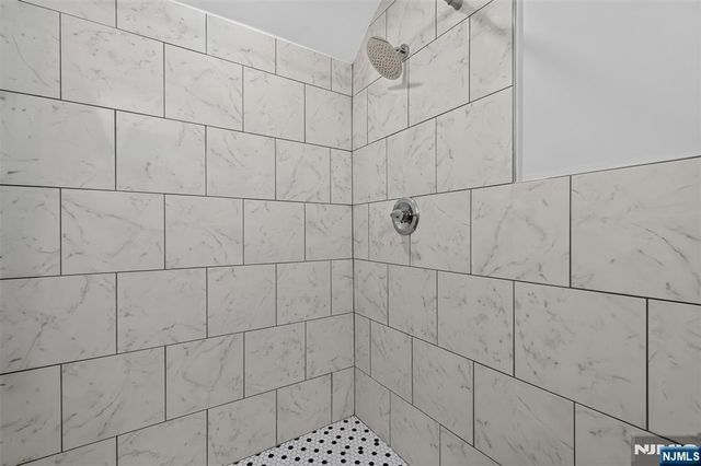 7 Glenwood Avenue, Leonia, NJ 07605