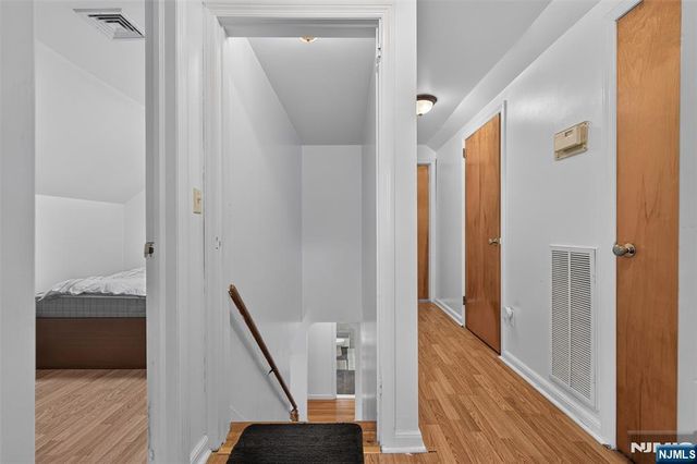 7 Glenwood Avenue, Leonia, NJ 07605