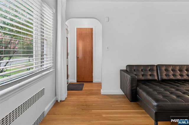 7 Glenwood Avenue, Leonia, NJ 07605