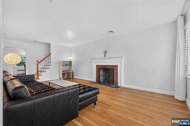 7 Glenwood Avenue, Leonia, NJ 07605