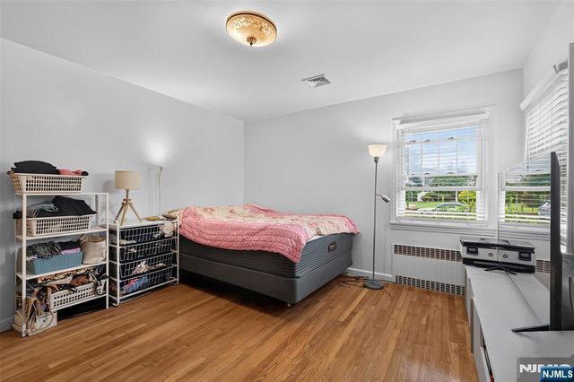 7 Glenwood Avenue, Leonia, NJ 07605