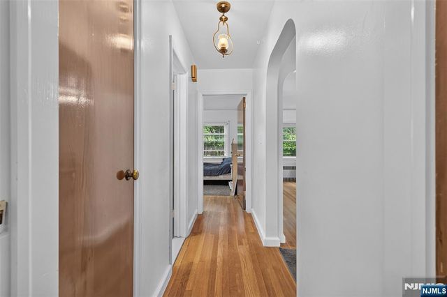7 Glenwood Avenue, Leonia, NJ 07605