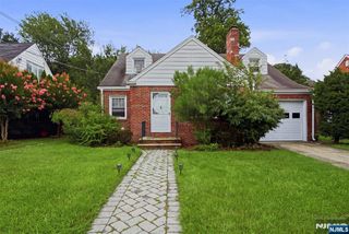 7 Glenwood Avenue, Leonia, NJ 07605