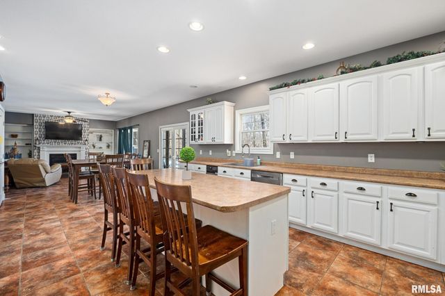 1817 AUTUMN Ridge, Washington, IL 61571