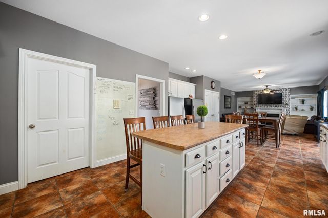 1817 AUTUMN Ridge, Washington, IL 61571