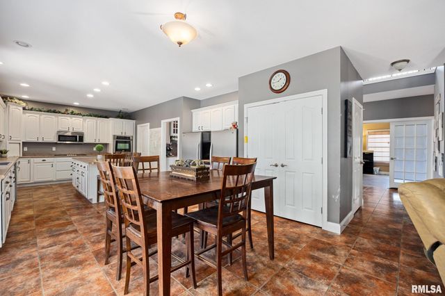 1817 AUTUMN Ridge, Washington, IL 61571