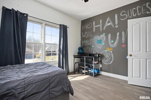 1817 AUTUMN Ridge, Washington, IL 61571