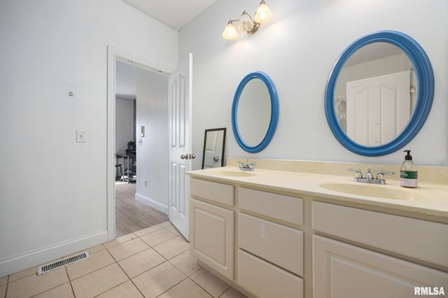 1817 AUTUMN Ridge, Washington, IL 61571