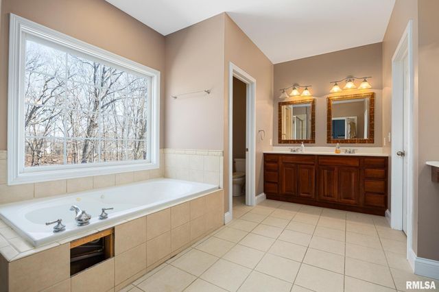 1817 AUTUMN Ridge, Washington, IL 61571