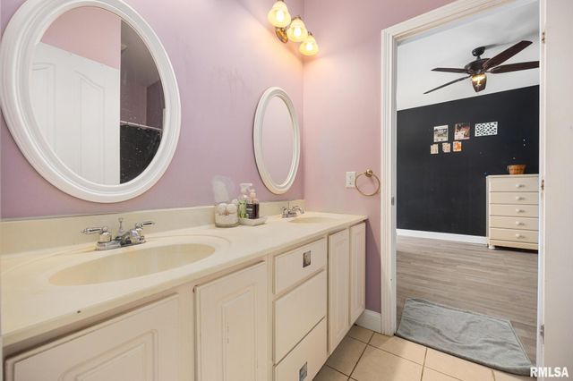 1817 AUTUMN Ridge, Washington, IL 61571