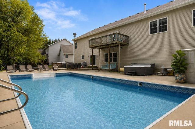 1817 AUTUMN Ridge, Washington, IL 61571