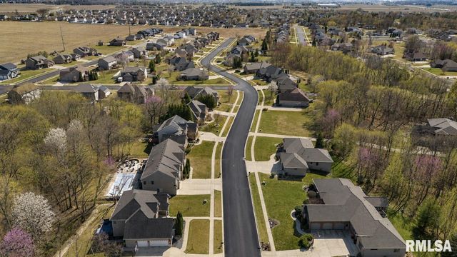 1817 AUTUMN Ridge, Washington, IL 61571
