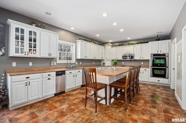 1817 AUTUMN Ridge, Washington, IL 61571