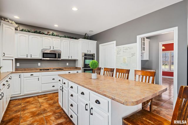 1817 AUTUMN Ridge, Washington, IL 61571