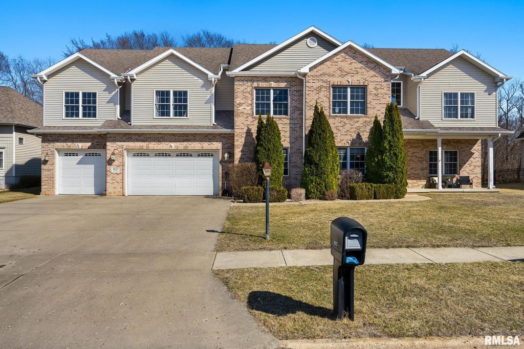 1817 AUTUMN Ridge, Washington, IL 61571